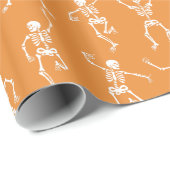Spooky Dancing Skeletts Muster Geschenkpapier (Rolleneckpunkt)