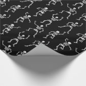 Spooky Dancing Skeletts Muster Geschenkpapier (Ecke)