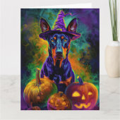 Spooky Doberman Hund Halloween Hexe und Pumpkin Karte (Vorderseite)