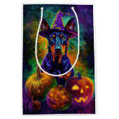 Spooky Doberman Hund Halloween Hexe und Pumpkin Mittlere Geschenktüte (Vorderseite)