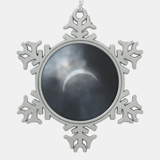 Spooky Eclipse Storm Clouds 2017 Schneeflocken Zinn-Ornament (Vorderseite)