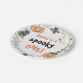 Spooky Ein Niedliches Halloween Ghost 1. Geburtsta Pappteller (Schrägansicht)
