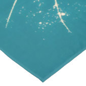 Spooky Flying Black Cat Hexe Tischdecke (Schrägansicht)