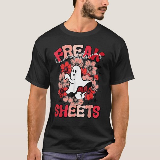 Spooky Freak in der Sheets Halloween T-Shirt (Vorderseite)
