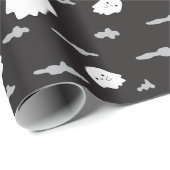 Spooky Ghosts and Clouds Black Wrapping Paper Geschenkpapier (Rolleneckpunkt)