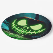 Spooky grün leuchtender Halloweenkürbis Pappteller (Schrägansicht)