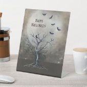 Spooky Halloween Baum mit Raven und Fledermäusen Sockelschild (In SItu)