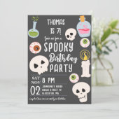 Spooky halloween Geburtstagsfeier Einladung (Stehend Vorderseite)
