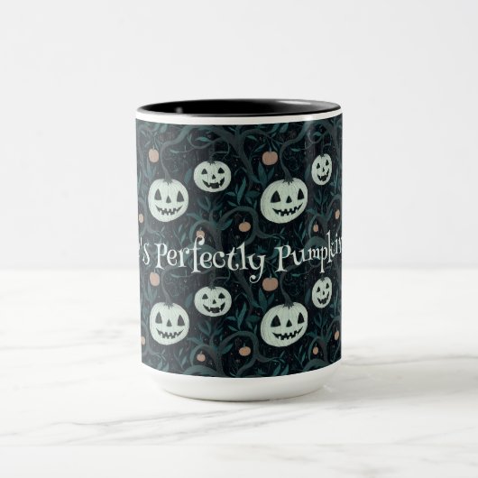 Spooky Halloween Jack-O'-Lanterns in Forest Custom Tasse (Zentrum)