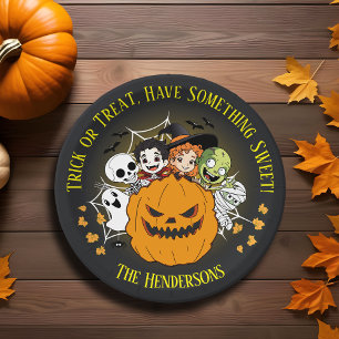 Spooky Halloween Monster Cartoon Trick oder Trete Pappteller