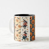 "Spooky Halloween Pattern Tasse" Zweifarbige Tasse (Vorderseite Links)