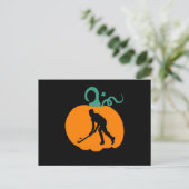 Spooky Halloween Pumpkin Hockey Player Costume Postkarte (Stehend Vorderseite)