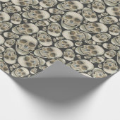 Spooky Halloween Skulls Pattern Geschenkpapier (Ecke)
