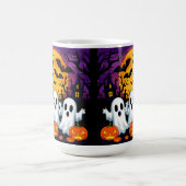Spooky Halloween Szene mit Geistern Kaffeetasse (Mittel)