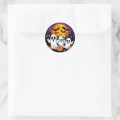 Spooky Halloween Szene mit Geistern Runder Aufkleber (Tasche)
