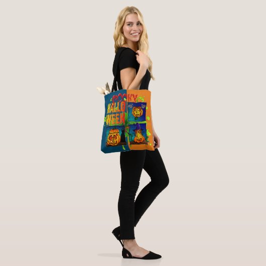 Spooky Halloween Tasche (Am Model)