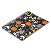 Spooky Halloween: Thematisches Hintergrunddesign. Notizblock (Linke Seite)
