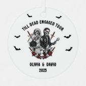 Spooky Halloween Verlobt Rock Skeleton Ornament Aus Metall (Vorderseite)