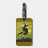 Spooky Halloween Witch Flying on Broomstick Gepäckanhänger (Rückseite vertikal)