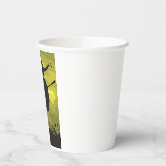 Spooky Halloween Witch Flying on Broomstick Pappbecher (Links)