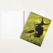 Spooky Halloween Witch Flying on Broomstick Planer (Anzeige)