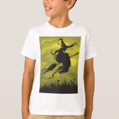 Spooky Halloween Witch Flying on Broomstick T-Shirt (Vorderseite)