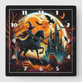 Spooky Hexe auf einem Pferd unter Vollmond Quadratische Wanduhr (Vorderseite)