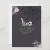 Spooky Hexe Lila Schwarzes Halloween-Kostüm-Party Einladung (Rückseite)