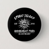 Spooky Island Est 2002 Vergnügungspark Skull Hallo Button (Vorderseite)
