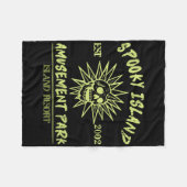 Spooky Island Est 2002 Vergnügungspark Skull Hallo Fleecedecke (Vorderseite (Horizontal))