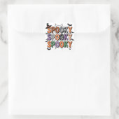 Spooky Lettering Hexenhut und Fledermäuse Hallowee Quadratischer Aufkleber (Tasche)