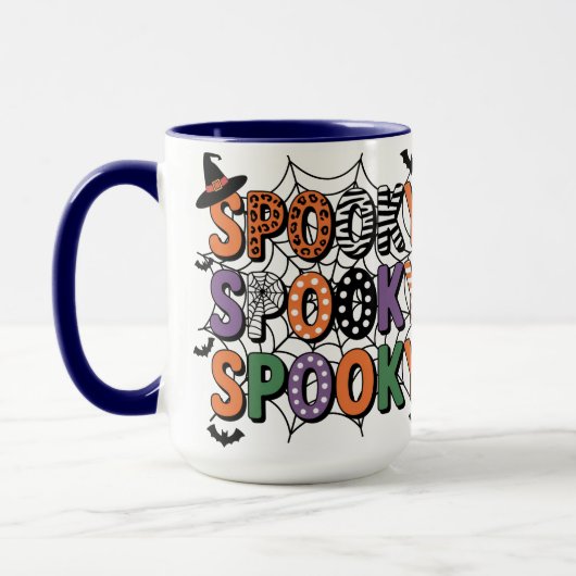 Spooky Lettering Hexenhut und Fledermäuse Hallowee Tasse (Links)