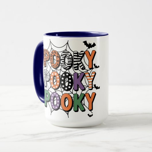 Spooky Lettering Hexenhut und Fledermäuse Hallowee Tasse (Vorderseite Links)