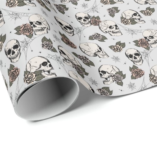 Spooky Light Gray Small Skull Halloween Geschenkpapier (Rolleneckpunkt)