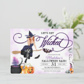 Spooky Lila Flying Hexe Halloween Einladung (Stehend Vorderseite)