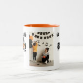 Spooky Mama Boo Orange Halloween Foto Zweifarbige Tasse (Mittel)