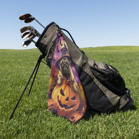 Spooky Mops Halloween Hexe und Kürbis Golfhandtuch (Gras)
