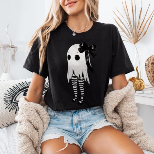 Spooky Niedlich Ghost in gestreiften Leggings Hall T-Shirt