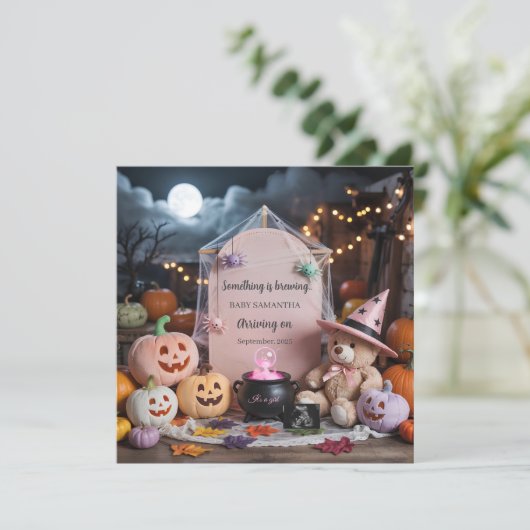 Spooky Niedlich Girl Halloween Pregnancy Ankündigu Einladung (Stehend Vorderseite)