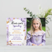 Spooky Niedlich Halloween Ghost 4. Geburtstag Foto Einladung (Stehend Vorderseite)