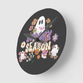 Spooky niedlicher Geist mit Blume Halloween Wall U Runde Wanduhr (Winkel)