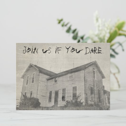 Spooky Old Distressed Spuk Halloween House Einladung (Stehend Vorderseite)