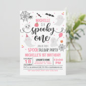 Spooky One Birthday Einladung - Mädchen (Wh/Pink) (Stehend Vorderseite)