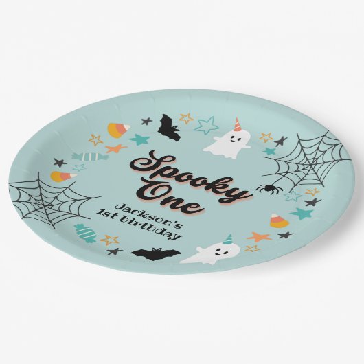 Spooky One Gender Neutral Halloween Party Pappteller (Schrägansicht)