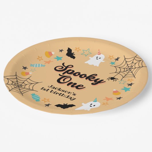 Spooky One Gender Neutral Halloween Party Pappteller (Schrägansicht)