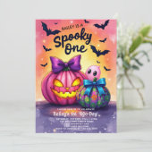 Spooky One Halloween Einladung (Stehend Vorderseite)