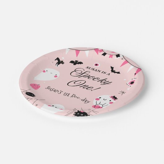 Spooky One Halloween Geburtstag Pappteller (Schrägansicht)