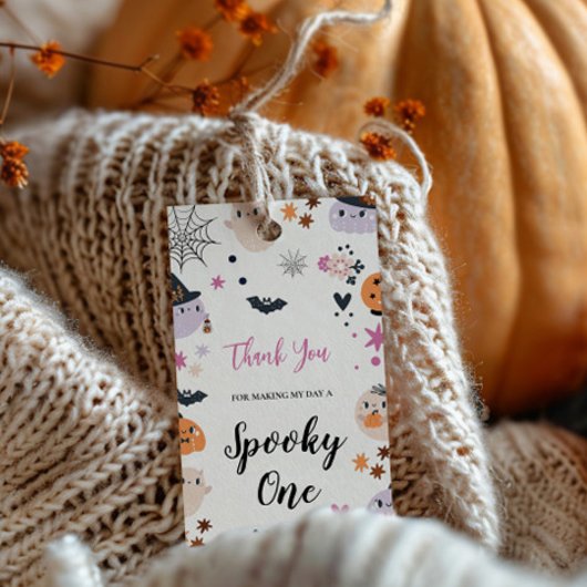 Spooky One Halloween Geschenkanhänger