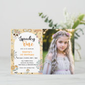 Spooky One Halloween Ghost 1. Geburtstag Foto Einladung (Stehend Vorderseite)