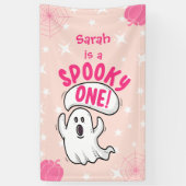 Spooky One Niedlich Funny Halloween Ghost 1. Gebur Banner (Vertikal)